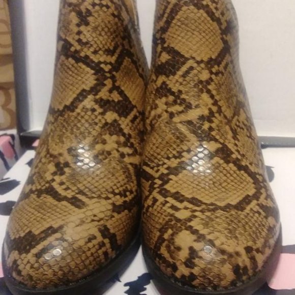 Mata Shoes  VALENTINA-2 Booties!  Brown Snakeskin size 7.5 new! - Picture 4 of 5